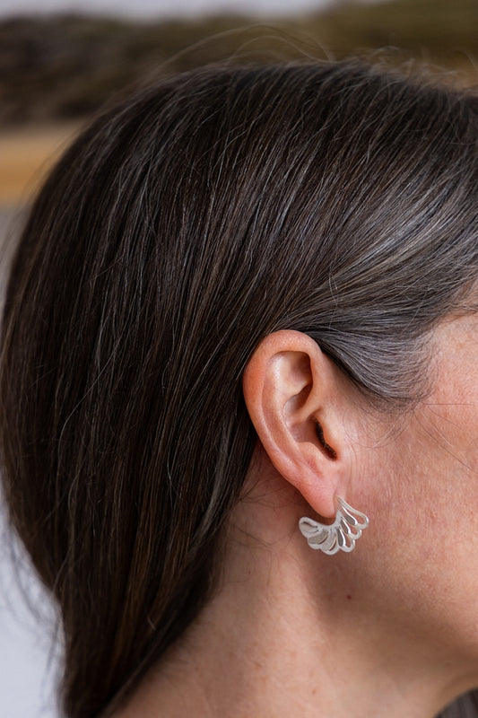 Romarin Small Scalloped Hoop Earrings