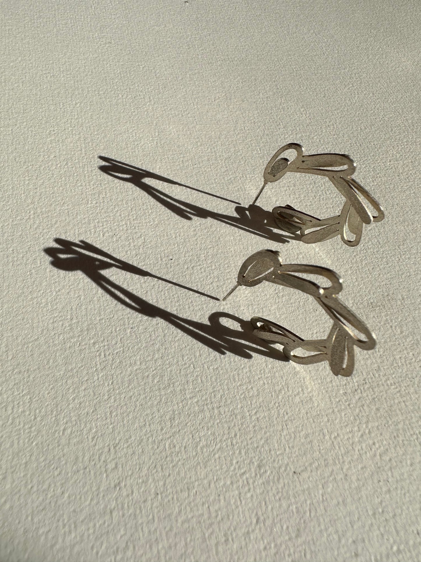 Romarin Medium Petal Hoop Earrings