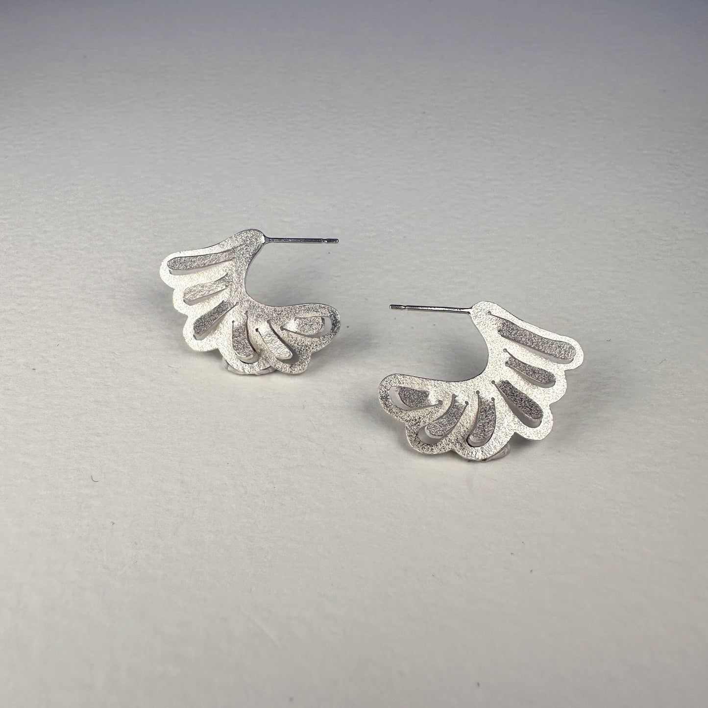 Romarin Small Scalloped Hoop Earrings
