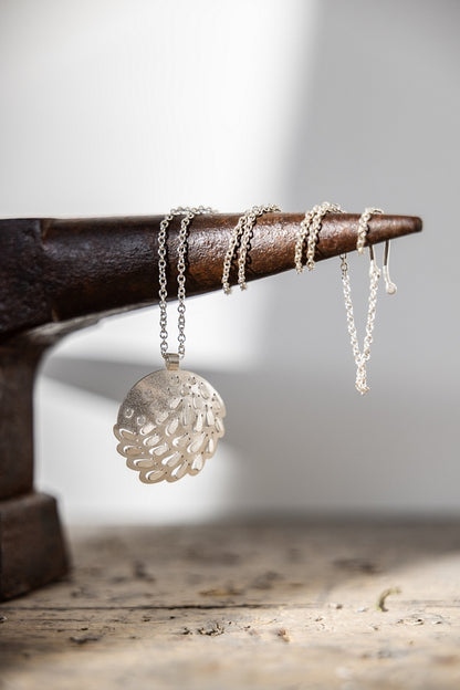 Romarin Circle Pendant Necklace