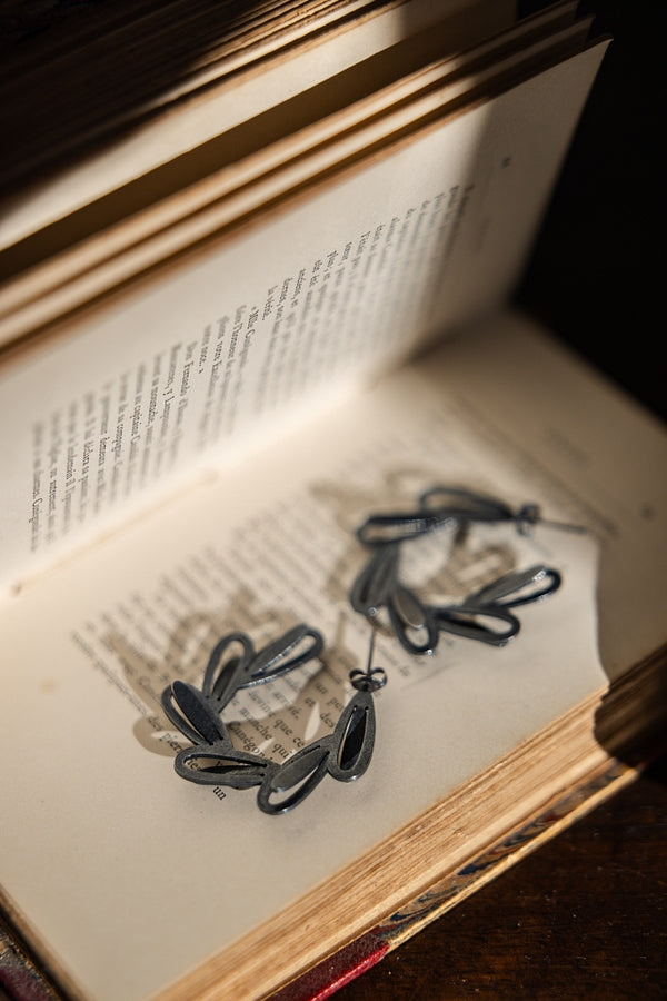 Romarin Medium Petal Hoop Earrings