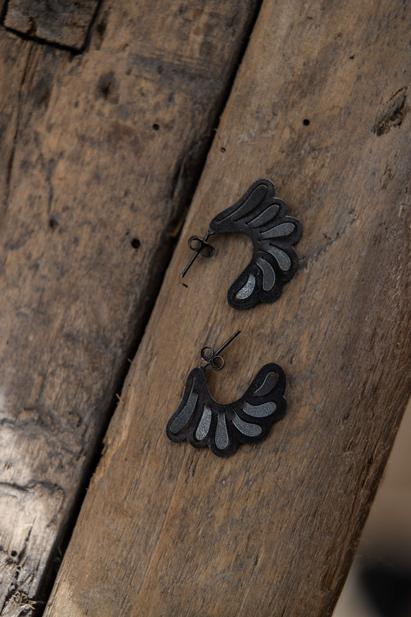 Romarin Small Scalloped Hoop Earrings