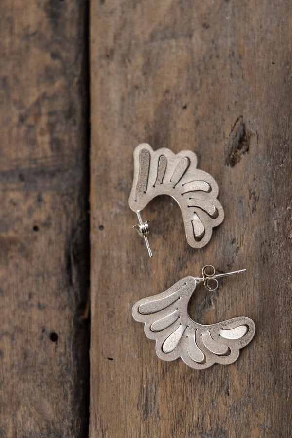 Romarin Small Scalloped Hoop Earrings