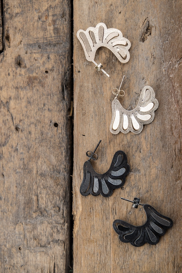 Romarin Small Scalloped Hoop Earrings