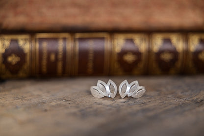 Romarin Pointed Leaf Fan Earrings
