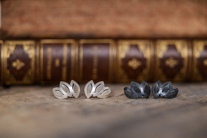Romarin Pointed Leaf Fan Earrings
