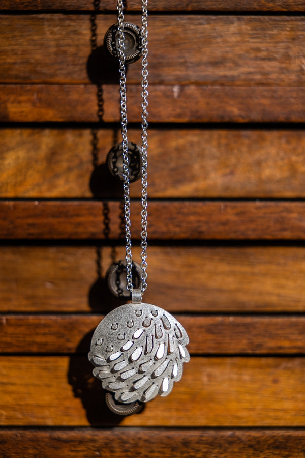 Romarin Circle Pendant Necklace