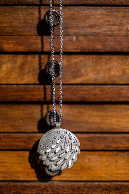 Romarin Circle Pendant Necklace