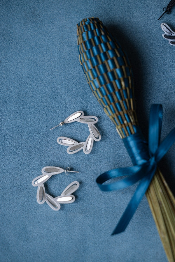 Romarin Medium Petal Hoop Earrings